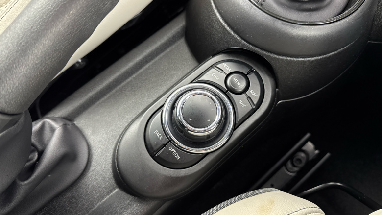 MINI Hatchback 1.5 Cooper Exclusive 5dr Auto [Nav Pack] Petrol Hatchback